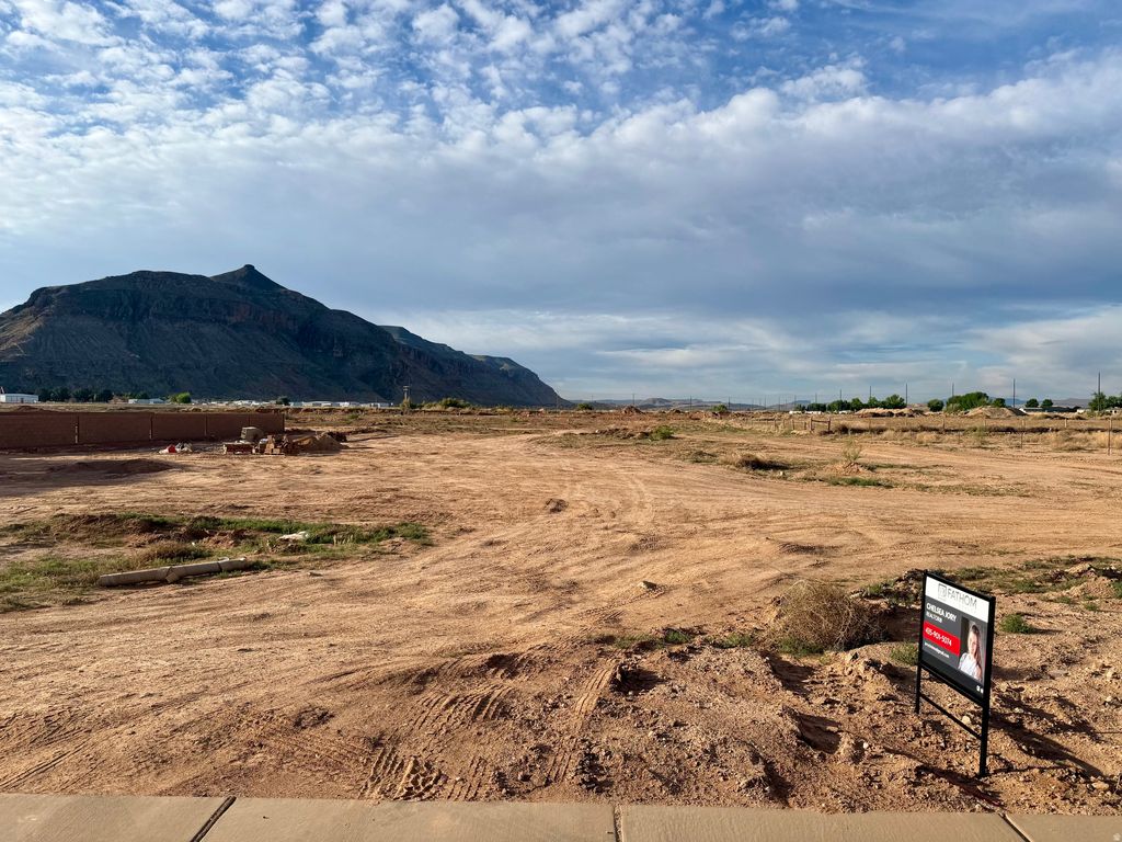 Photo of 990 W 1920 S #67, Hurricane, UT 84737 (MLS # 2149835)