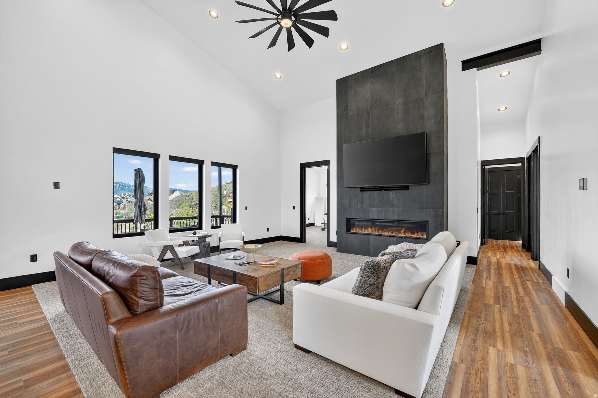 HIDDEN OAKS - Residential