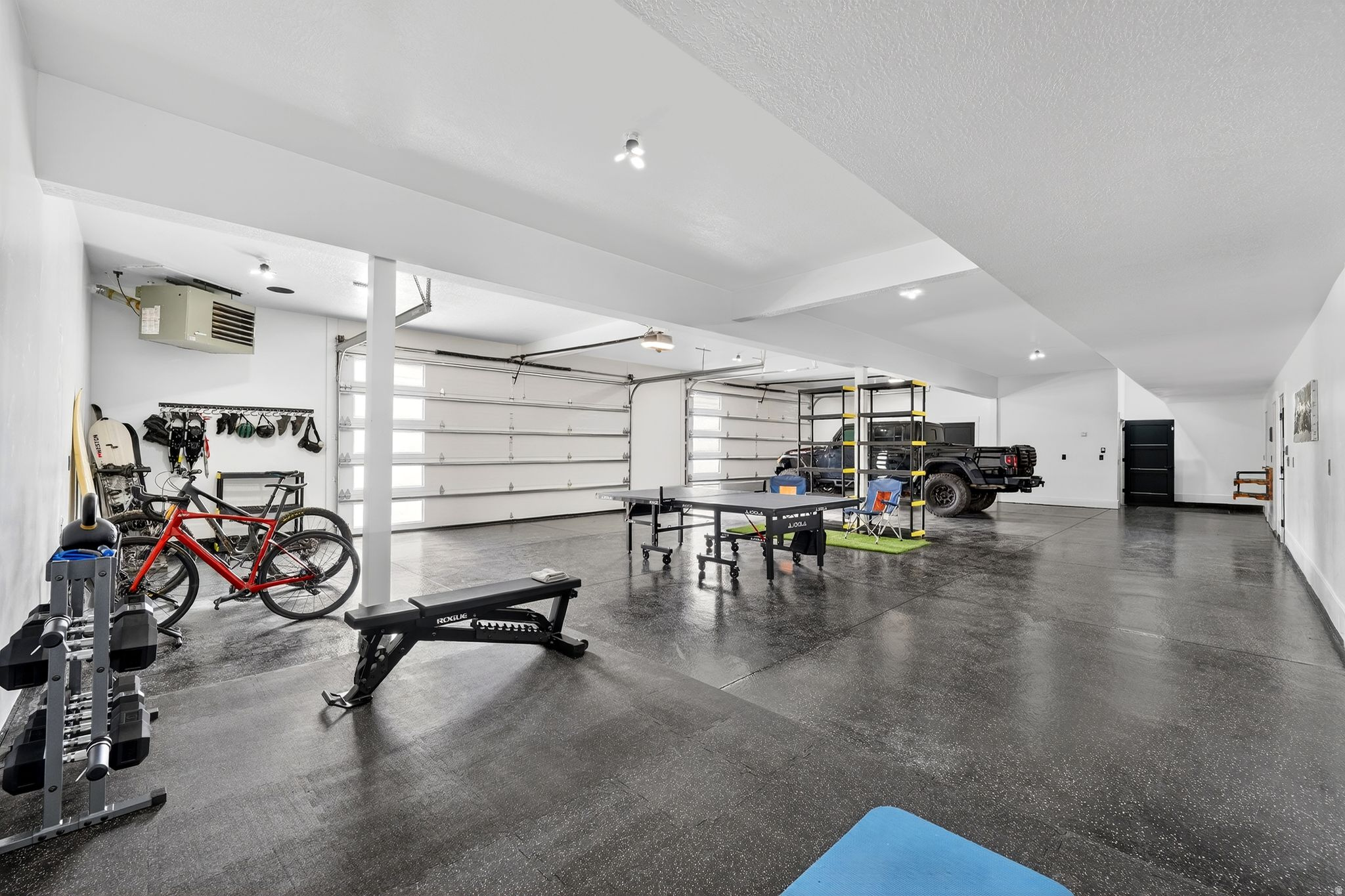 HIDDEN OAKS - Residential