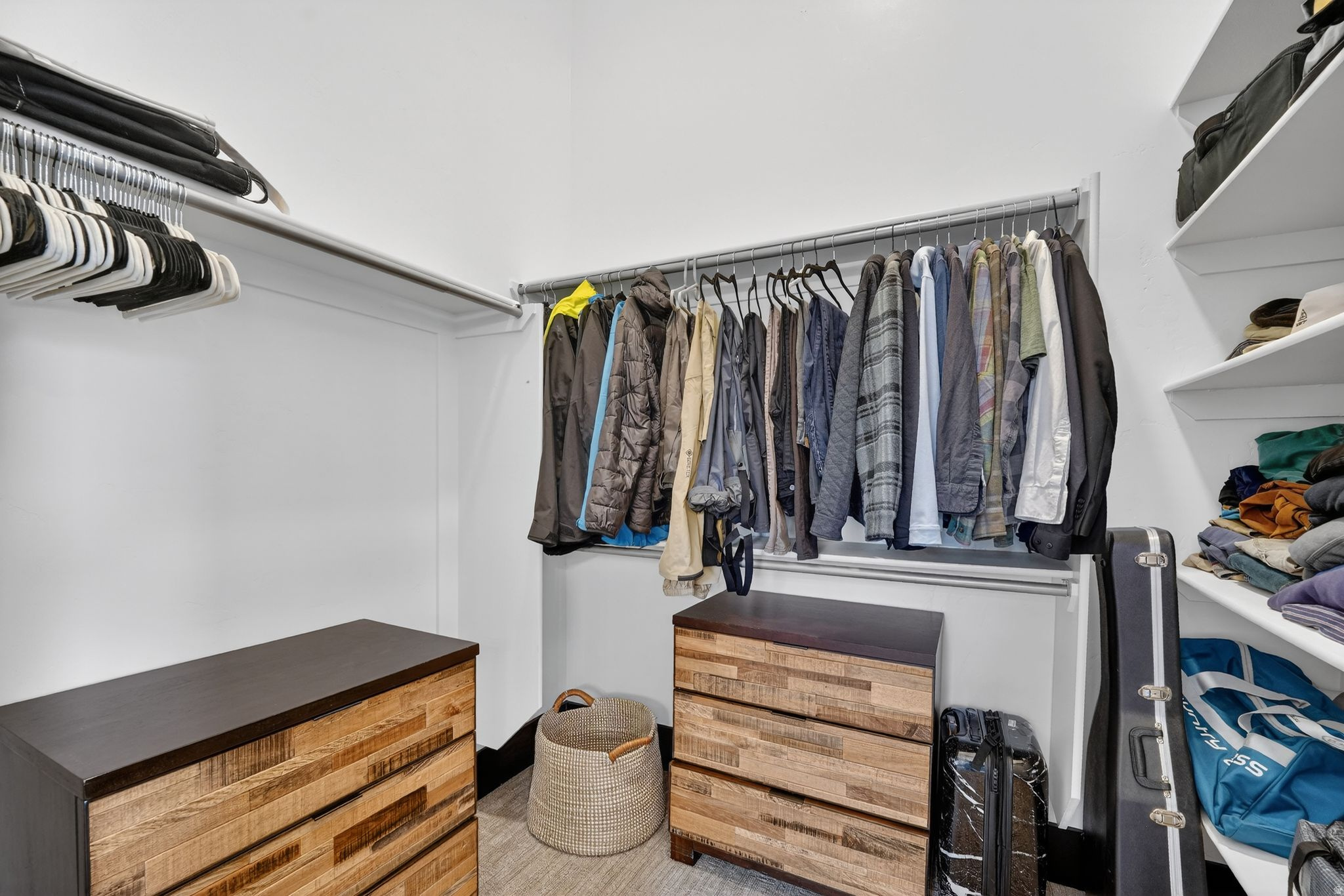 HIDDEN OAKS - Residential