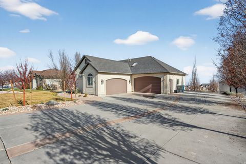 Tiny photo for 3926 S PANORAMA DR, Saratoga Springs, UT 84045 (MLS # 2131064)