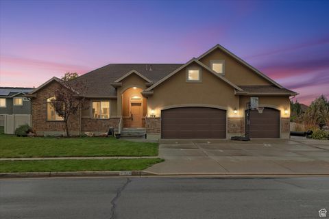 Photo of 774 S ELIZA CT W, Farmington, UT 84025 (MLS # 2118094)
