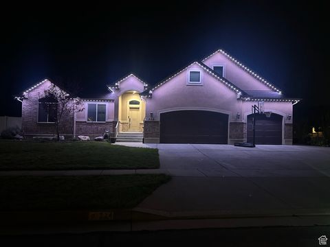 Tiny photo for 774 S ELIZA CT W, Farmington, UT 84025 (MLS # 2118094)