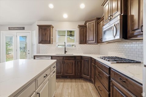 Tiny photo for 774 S ELIZA CT W, Farmington, UT 84025 (MLS # 2118094)