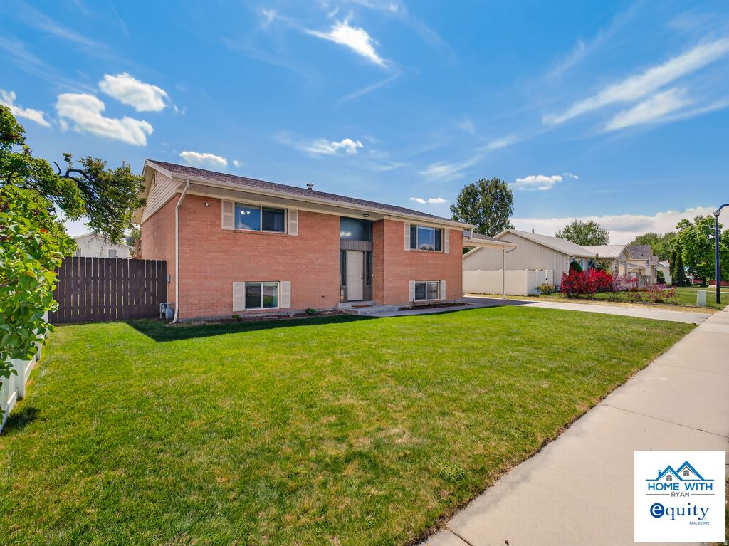 Photo of 1209 W 1800 N, Lehi, UT 84043 (MLS # 2154951)