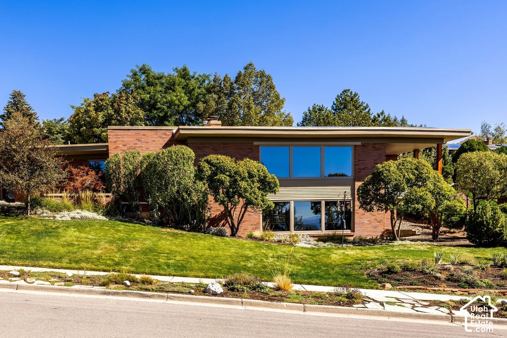 Photo of 754 N HILLTOP RD, Salt Lake City, UT 84103 (MLS # 2187089)
