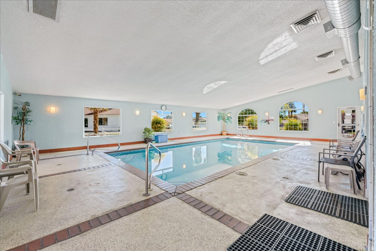 PADRE LAKES TH - Residential