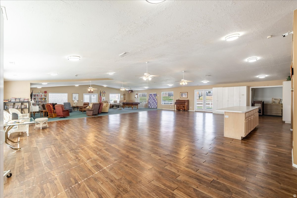 PADRE LAKES TH - Residential