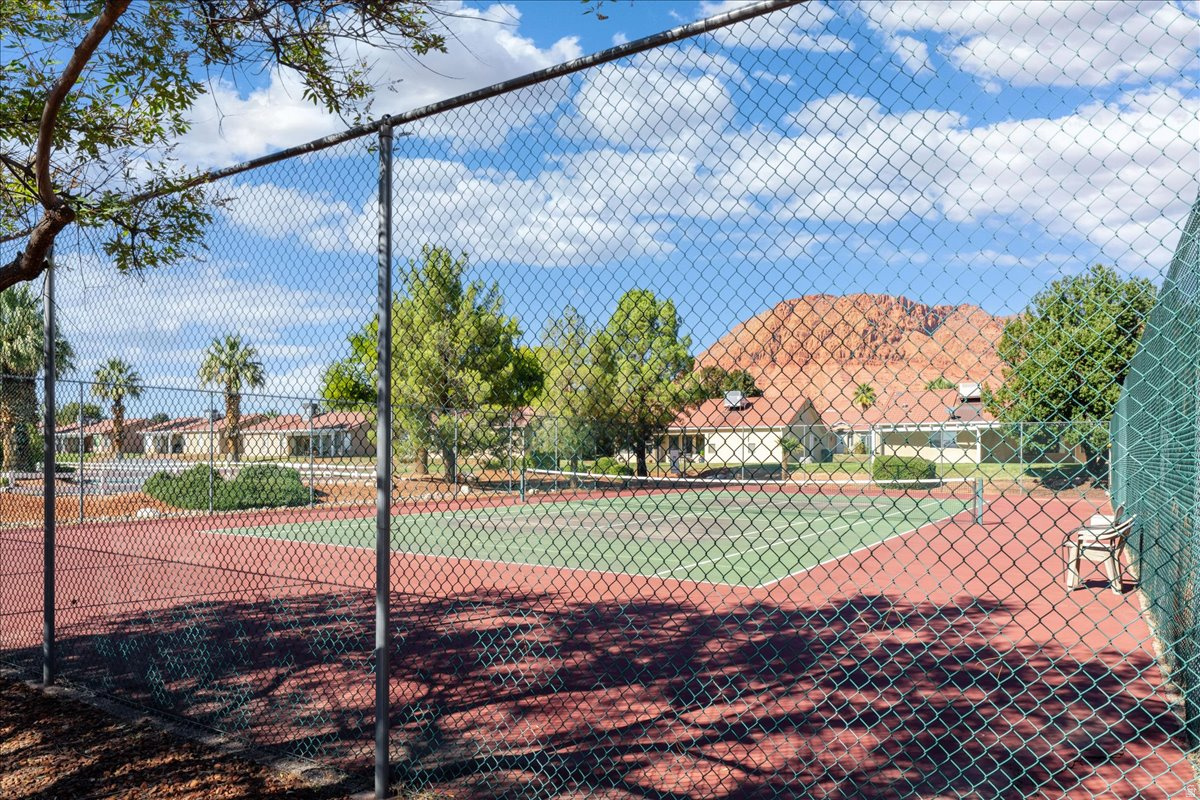 PADRE LAKES TH - Residential