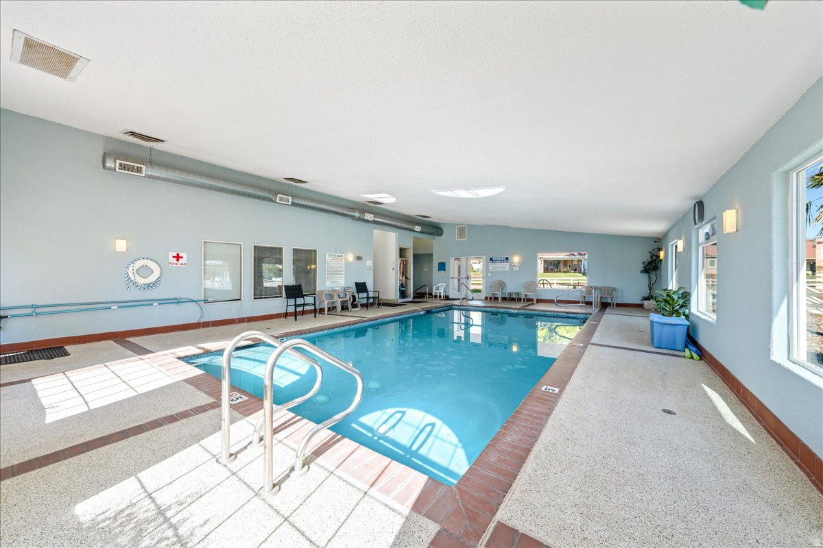 PADRE LAKES TH - Residential