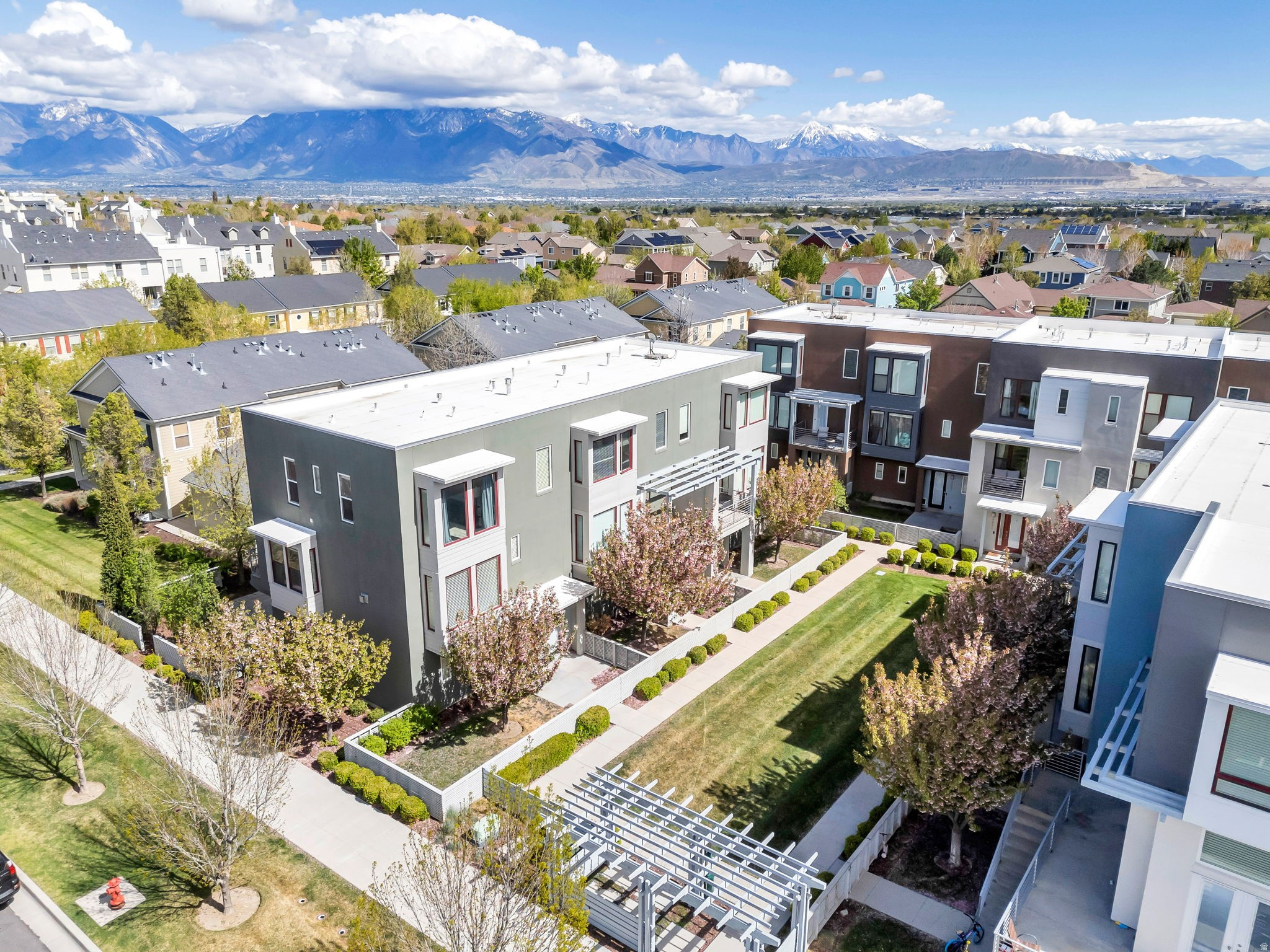 DAYBREAK - Residential