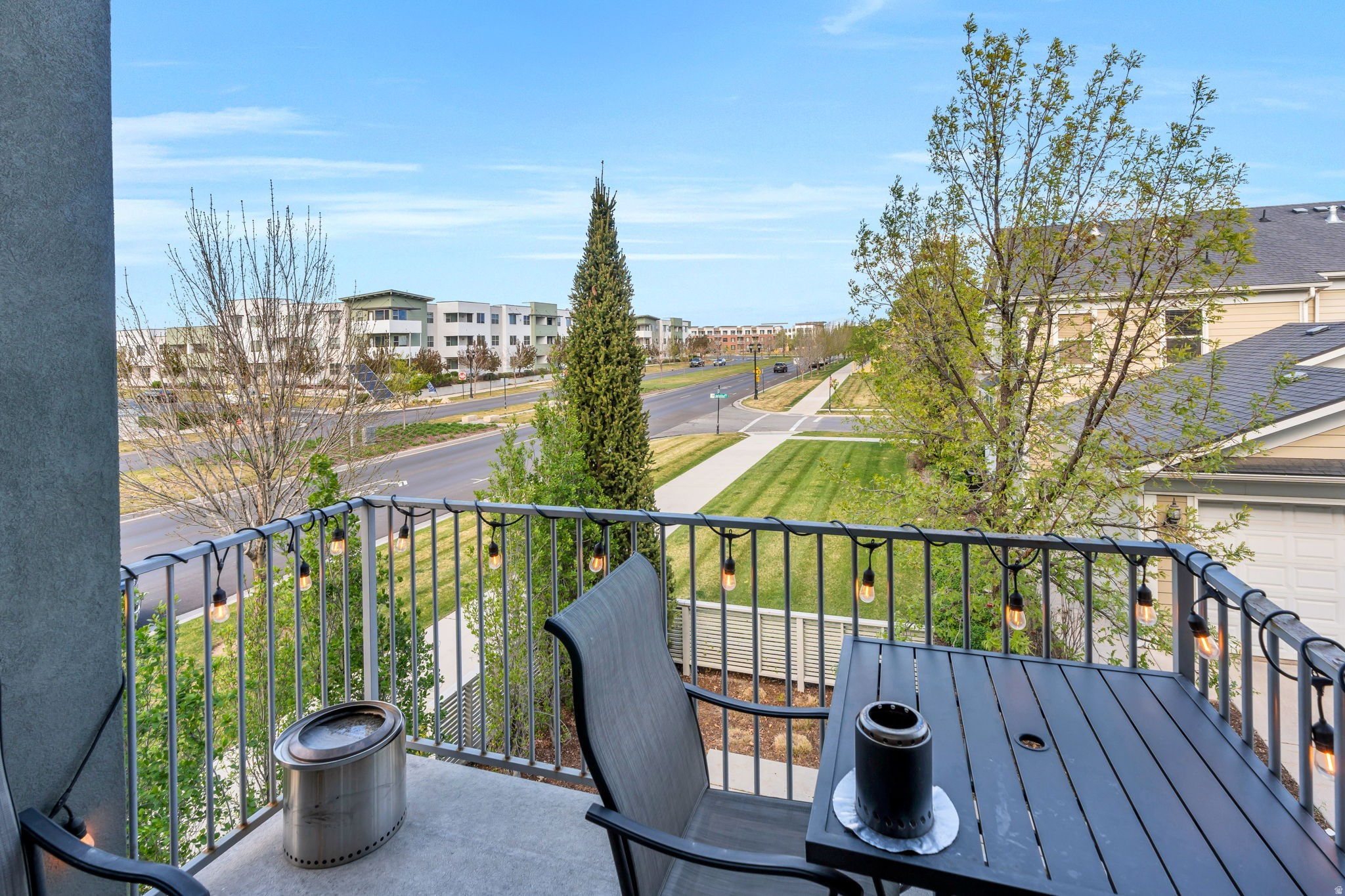 DAYBREAK - Residential