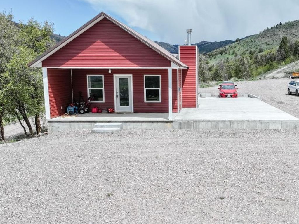 Photo of 916 N BONNEVILLE RD, Preston, ID 83263 (MLS # 2154996)