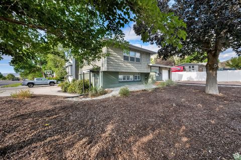 Tiny photo for 3113 E UPLAND Dr S, Salt Lake City, UT 84109 (MLS # 2110299)