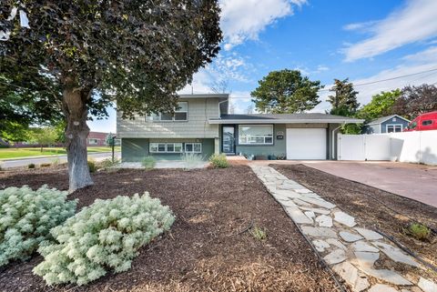 Tiny photo for 3113 E UPLAND Dr S, Salt Lake City, UT 84109 (MLS # 2110299)