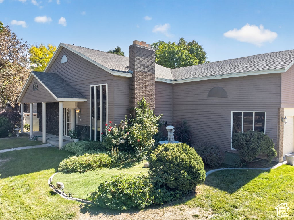 Photo of 712 E ARROWHEAD LN, Murray, UT 84107 (MLS # 2189737)