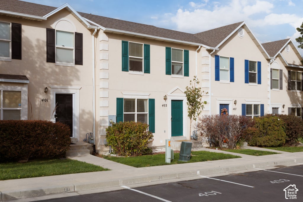 Photo of 403 E CULROSS LN, Draper, UT 84020 (MLS # 2192326)