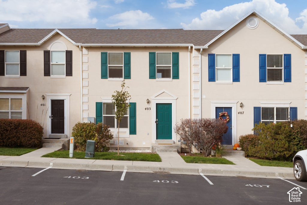 Photo of 403 E CULROSS LN, Draper, UT 84020 (MLS # 2192326)
