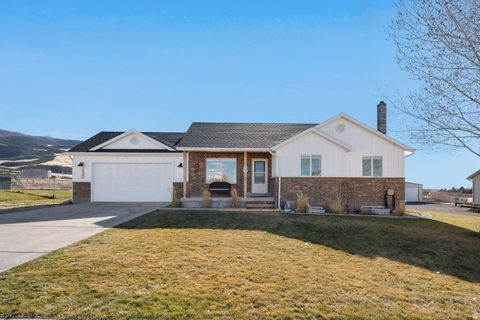 Photo of 2026 E SADDLEBACK VIEW DR, Enoch, UT 84721 (MLS # 2126697)