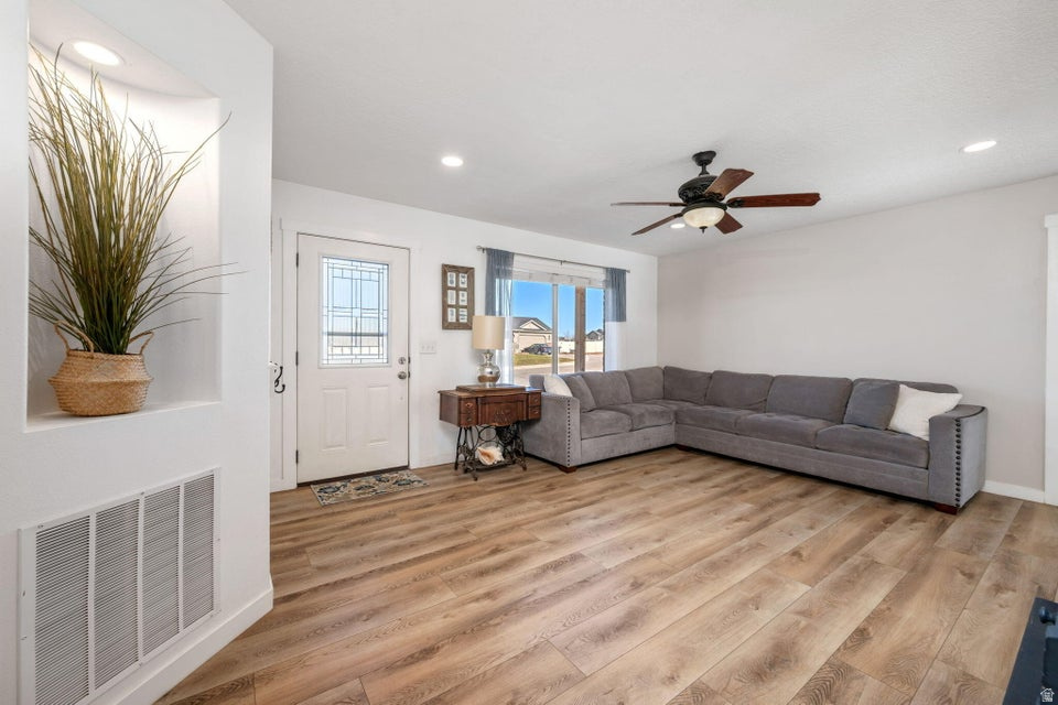 NICHOLS LANDING - Residential