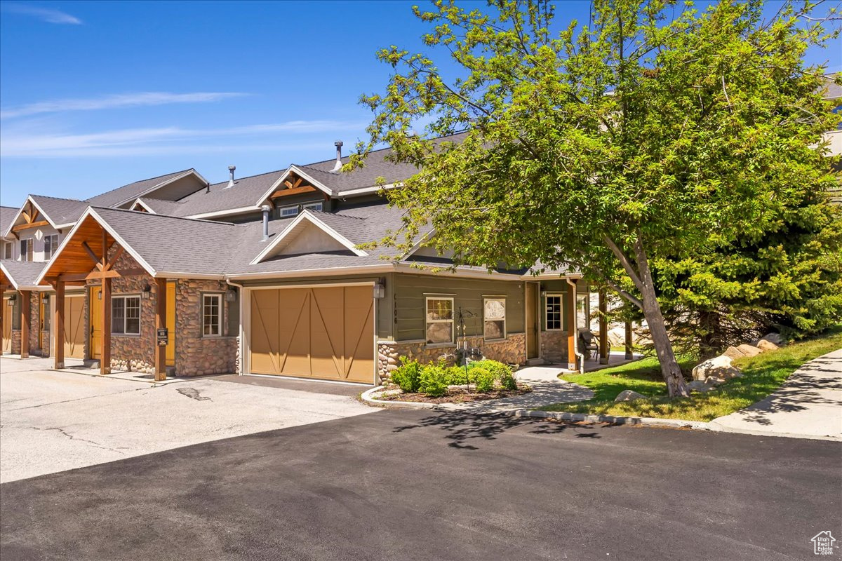 THE CASCADES - Residential