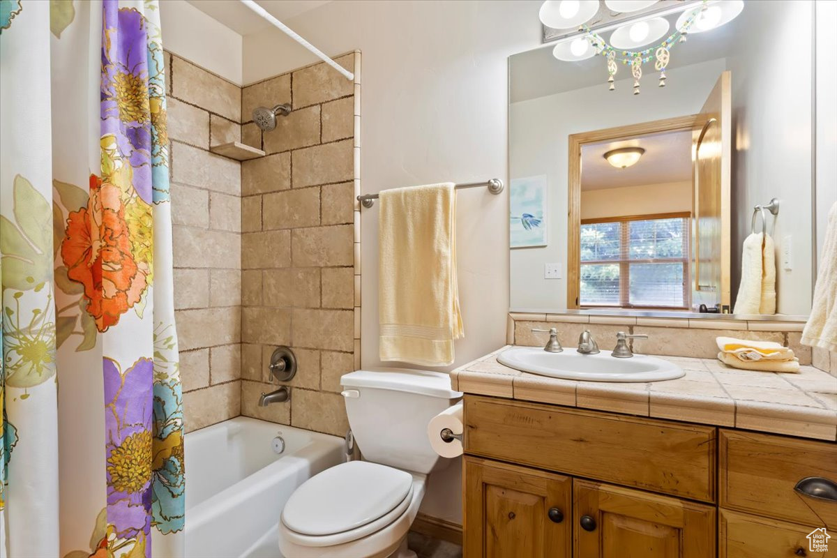 THE CASCADES - Residential