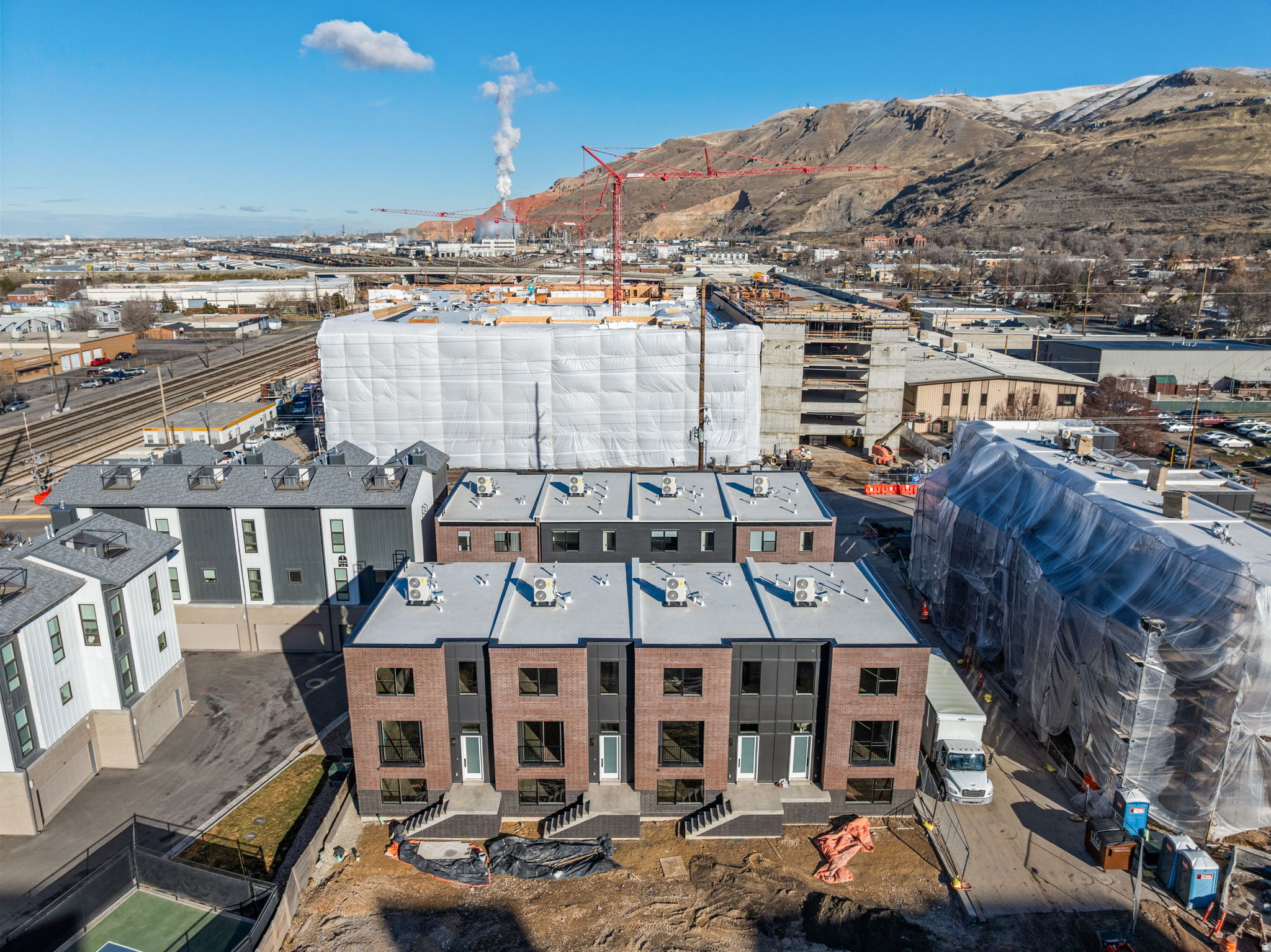 THE IRIS - Residential