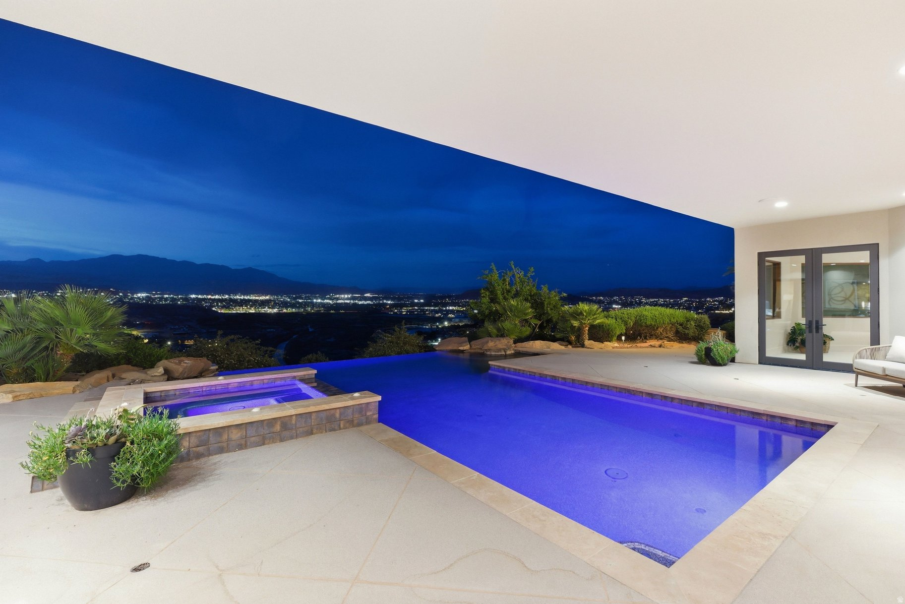 STONE CLIFF 5 - Residential