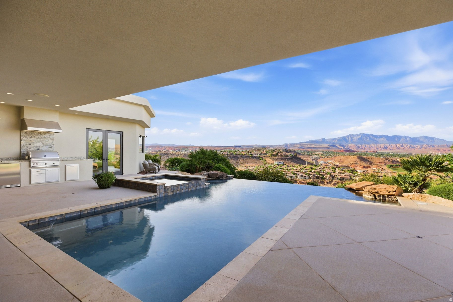STONE CLIFF 5 - Residential