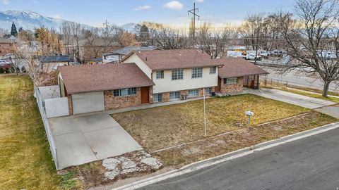 Photo of 383 W 100 S, Springville, UT 84663 (MLS # 2135032)