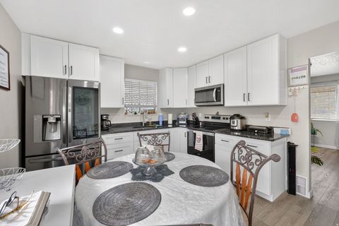 Tiny photo for 383 W 100 S, Springville, UT 84663 (MLS # 2135032)