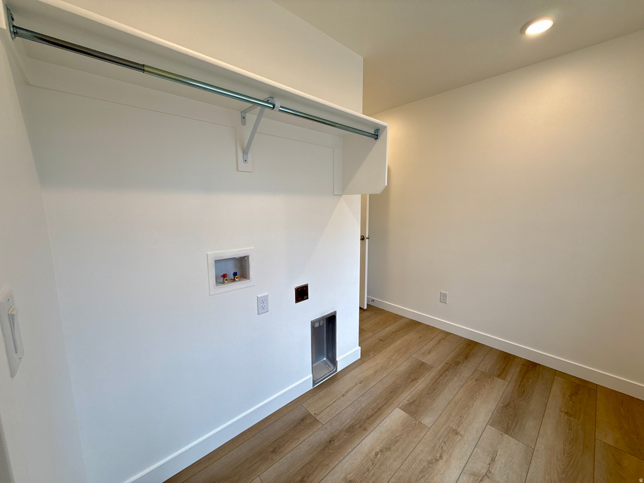 DIXON DOWNS - Residential