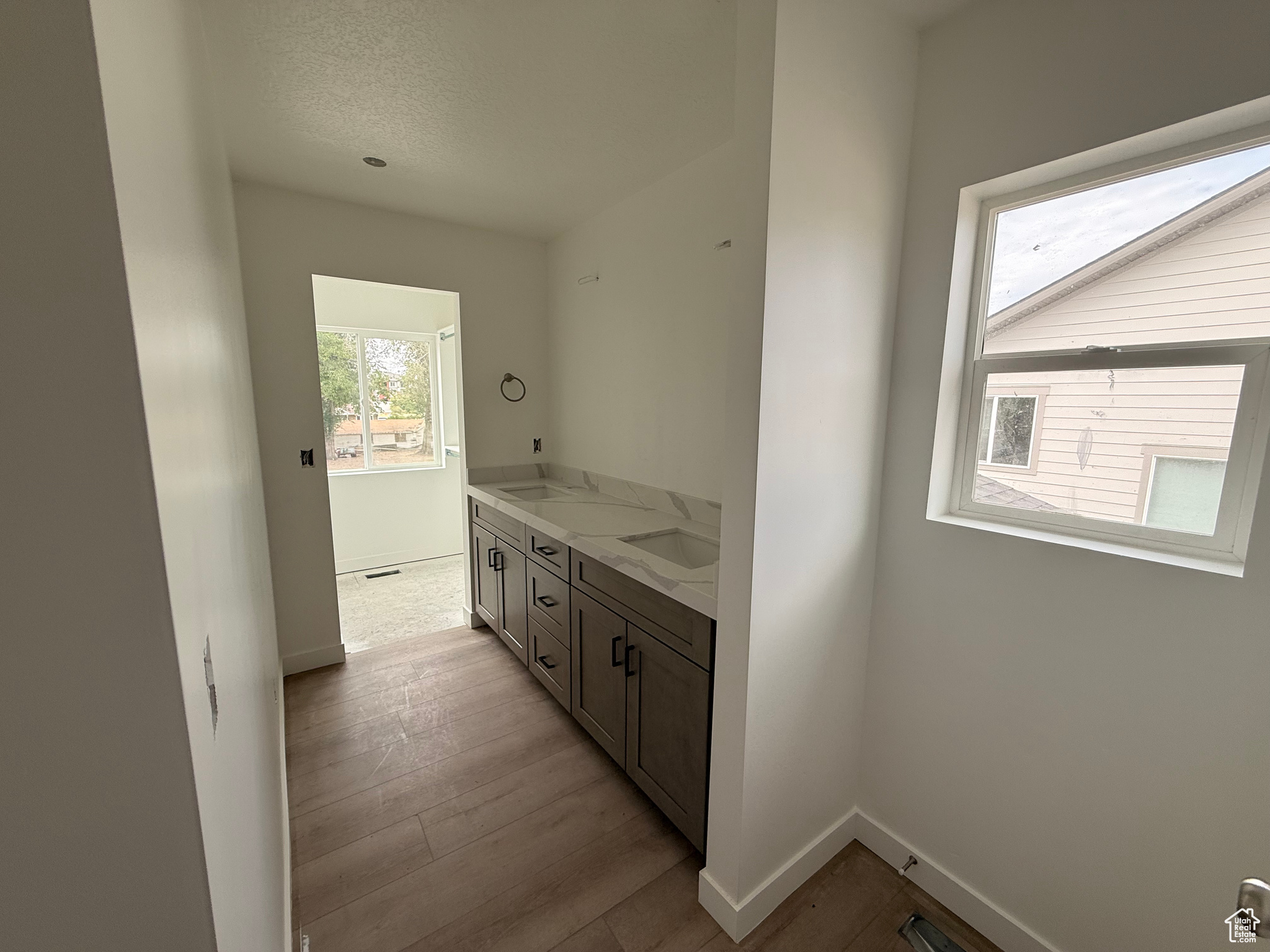 DIXON DOWNS - Residential