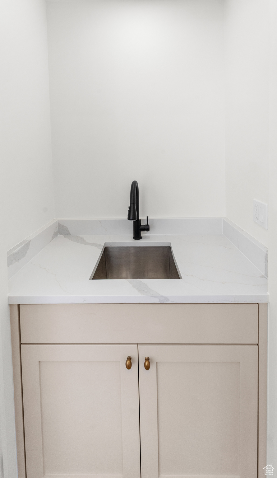 EDGEMOUNT HOMES CONDMN - Residential