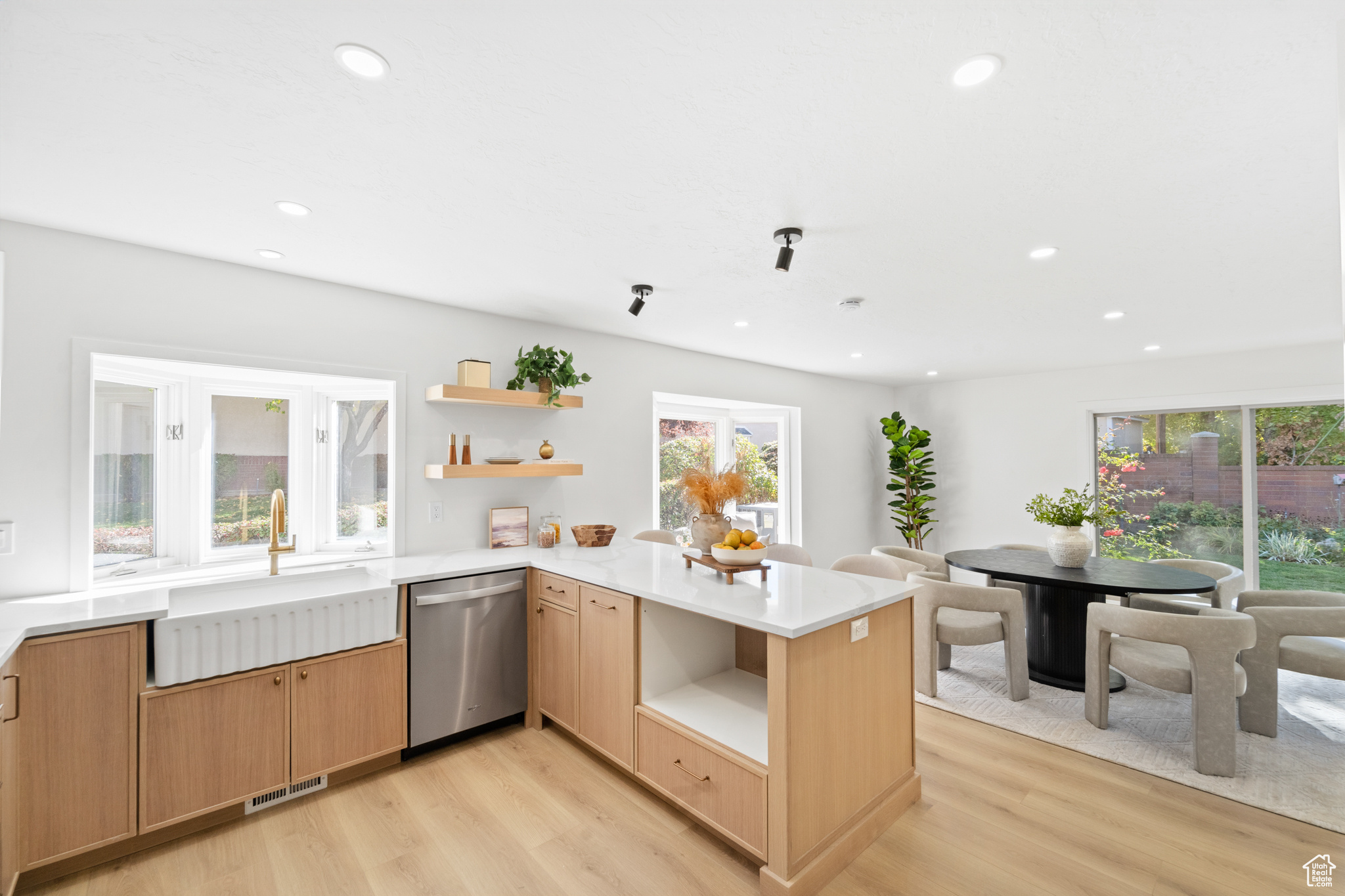 EDGEMOUNT HOMES CONDMN - Residential