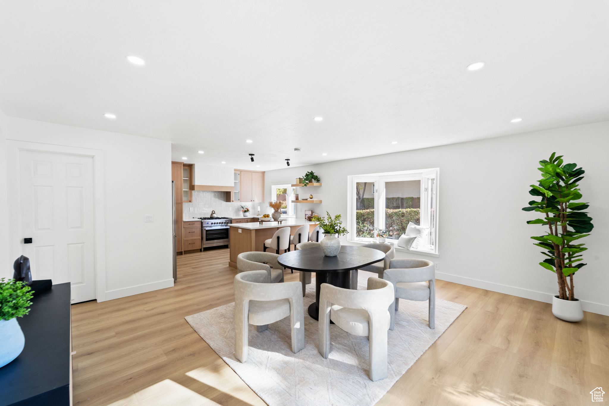 EDGEMOUNT HOMES CONDMN - Residential