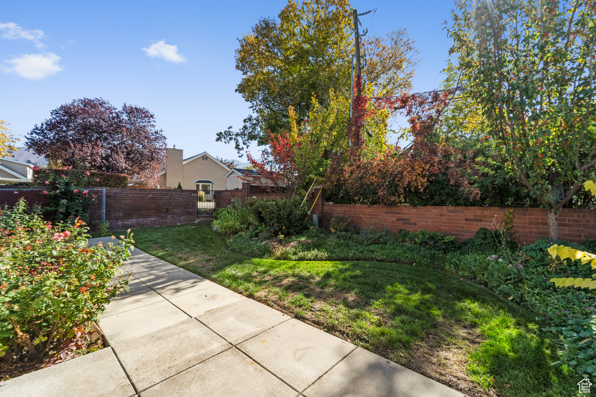 EDGEMOUNT HOMES CONDMN - Residential