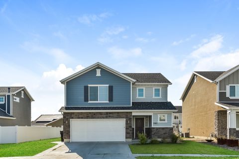 Photo of 3562 S BRIDGEVIEW LN W, Syracuse, UT 84075 (MLS # 2152975)