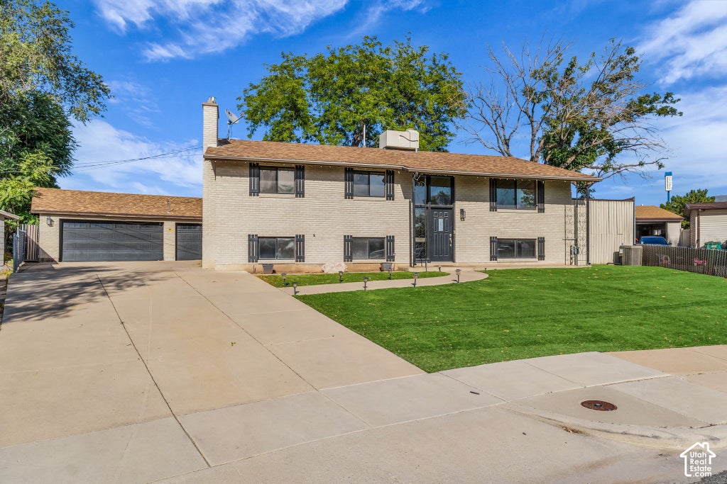 Photo of 760 N 100 W, Clearfield, UT 84015 (MLS # 2189375)