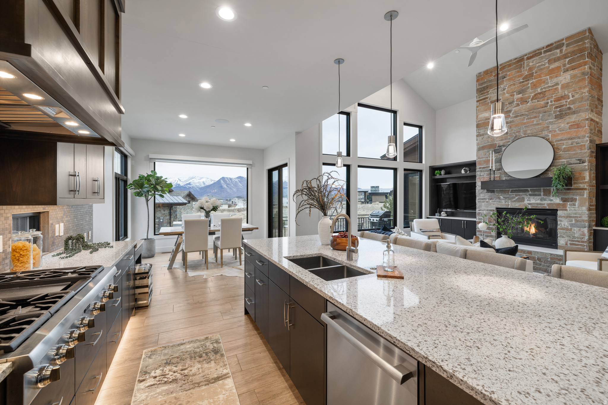 RED LEDGES - Residential