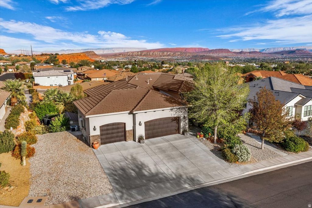 Photo of 1052 N 1830 CIR E, Saint George, UT 84770 (MLS # 2145653)