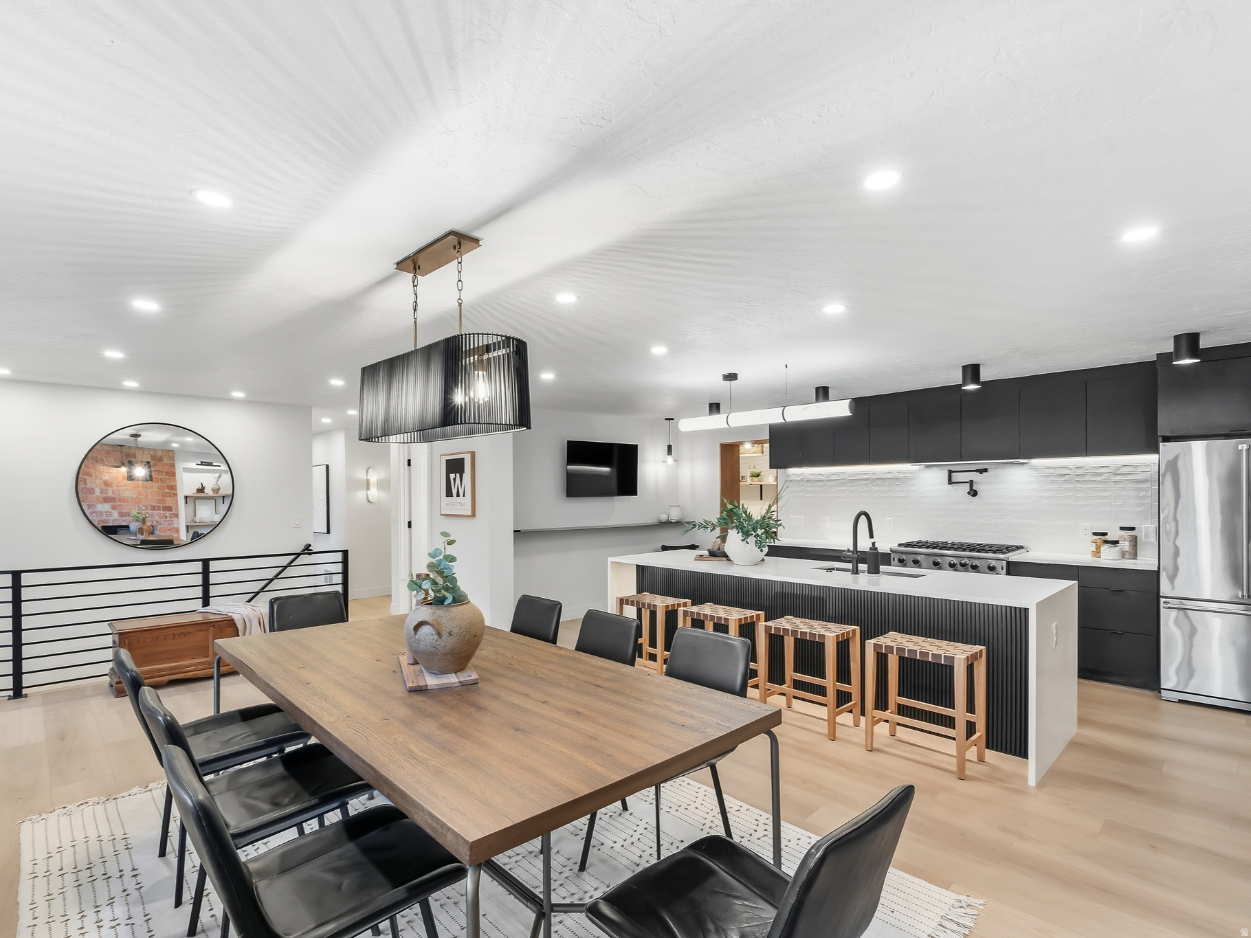 APOSHIAN SUB - Residential