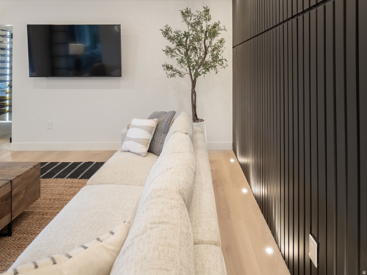 APOSHIAN SUB - Residential