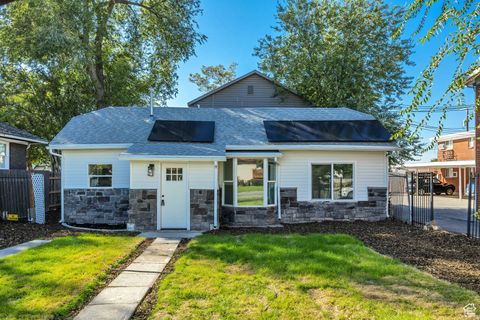 Photo of 2202 S LAKE ST, South Salt Lake, UT 84106 (MLS # 2131283)