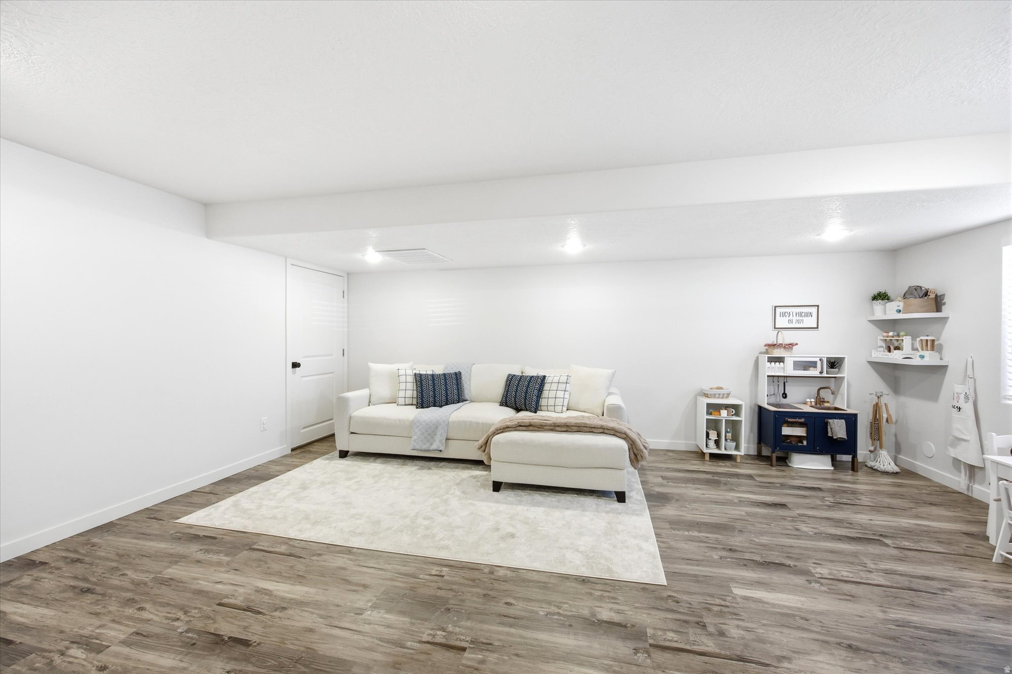 VILLAGE - Residential