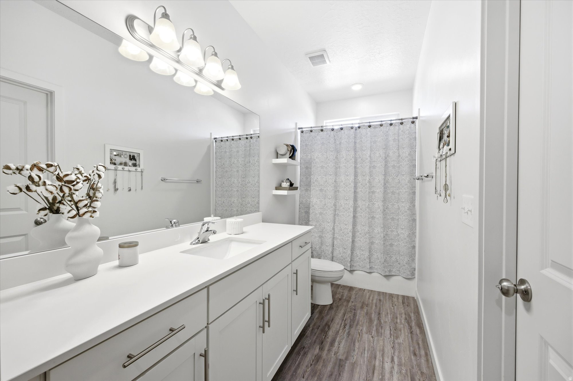 VILLAGE - Residential