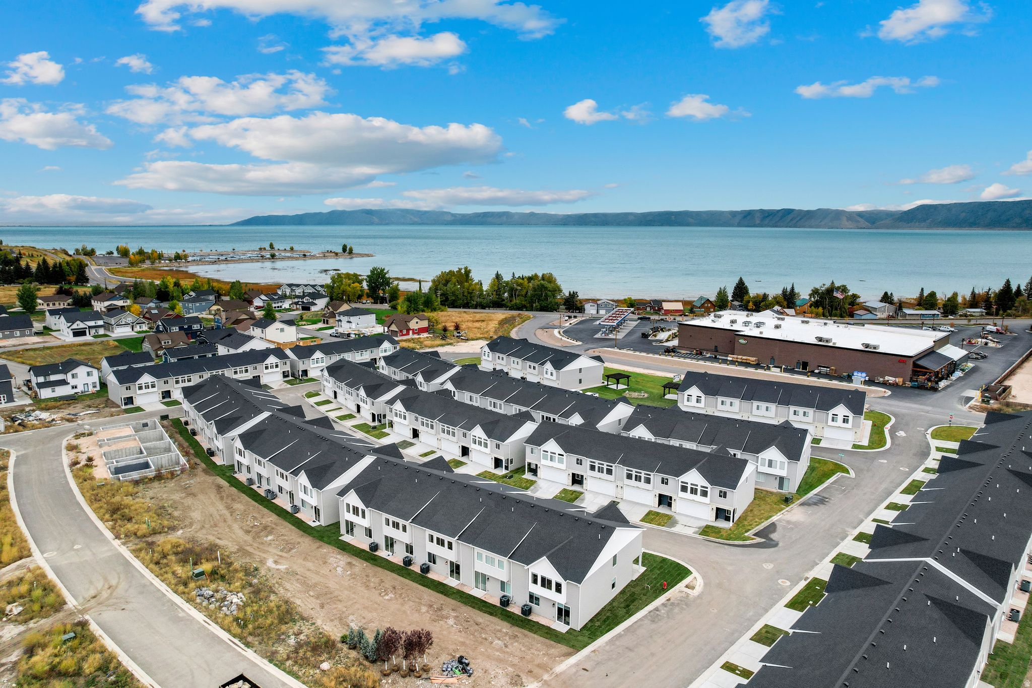 PARADISE PARKWAY - Residential