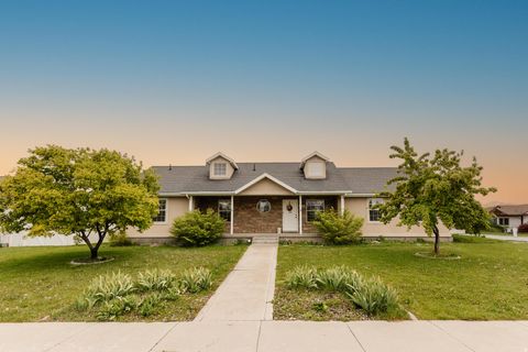 Homes For Sale - 170 N 750<br/> Hyrum, UT 84319