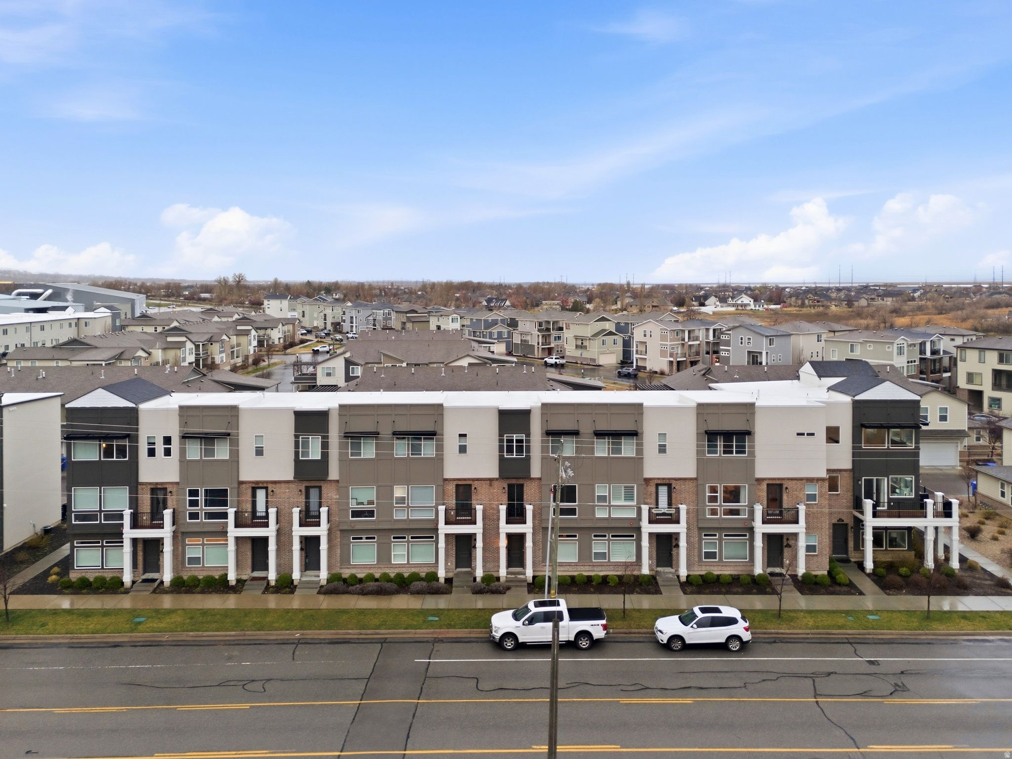 AVENUES  AT THE STATION - Residential