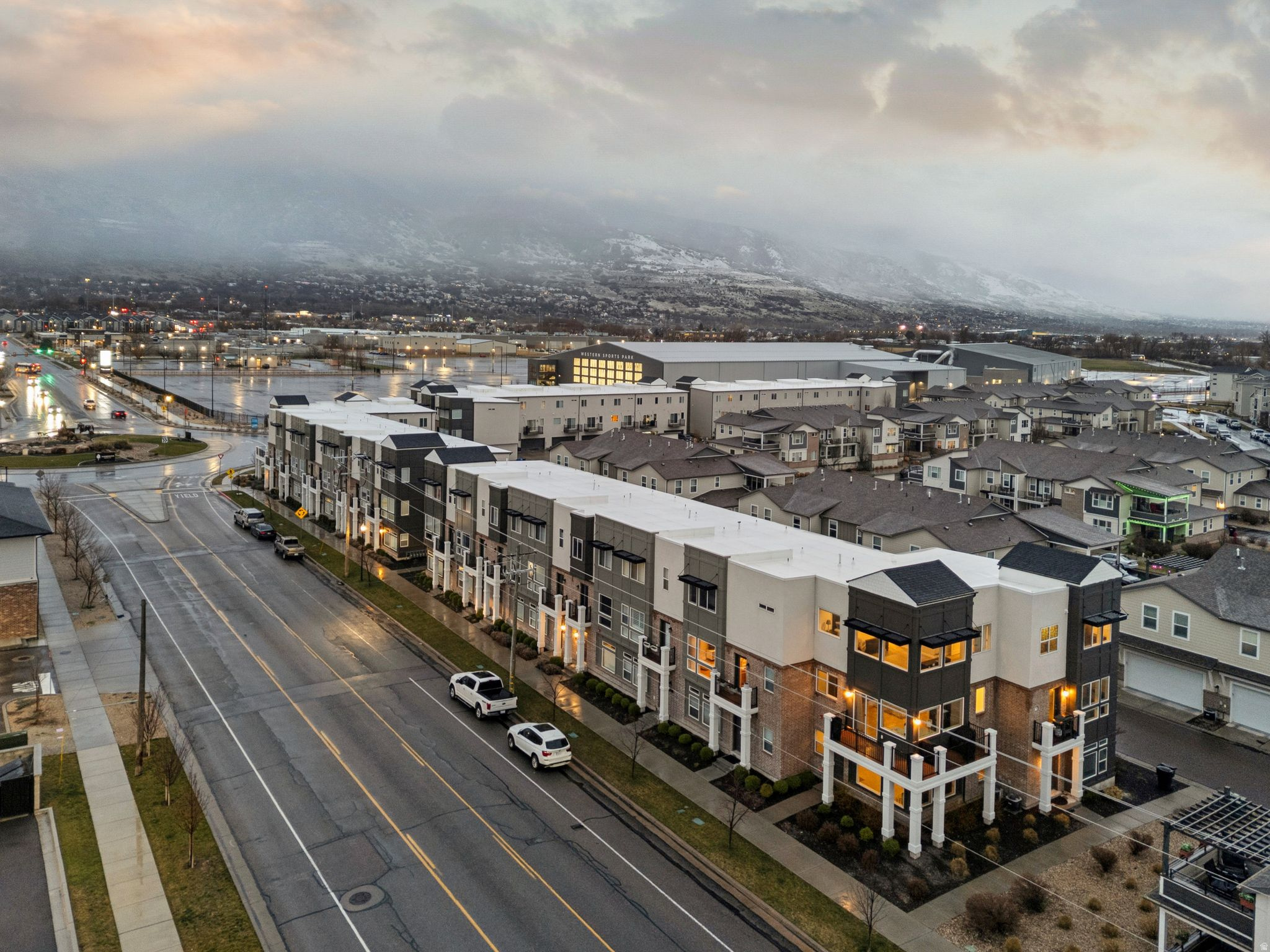 AVENUES  AT THE STATION - Residential